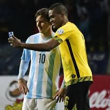 Profil Pemain: Deshorn Brown, Fenomena Berselfie di Copa America 2015