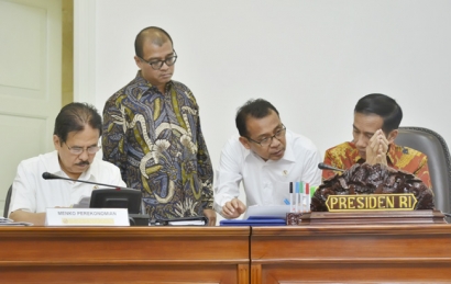 Karena Pratikno Setitik, Rusak Kabinet Jokowi Sebelanga