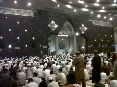 Ini Penyebab Tangis Massal Tengah Malam Ramadhan di Mesjid Raya Makassar