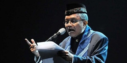 Taufiq Ismail, Buruh Sastra yang Setia