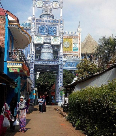 Masjid Tiban yang Menggugah Ingin Tahu