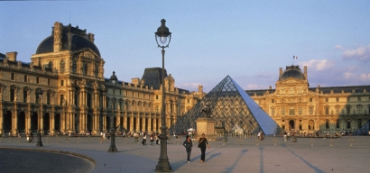 ‘Le Louvre Museum’ : Kolaborasi Klasik dan [Super] Modern