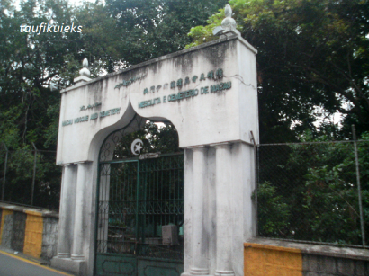 Masjid Gerbang Empat Bahasa: Lawatan ke Masjid-masjid di Mancanegara (4)