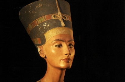 Malacak Makam Nefertiti "Lady of the Two Lands"