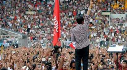 Jokowi Perlu Bikin Konser Dua Jari Jilid 2 Jika Ingin Membalik Keadaan