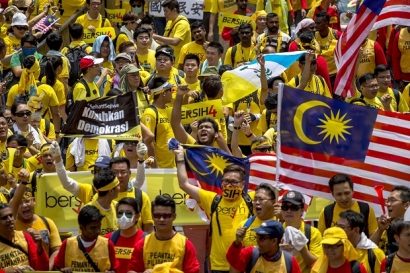 Politik Malaysia Menggeliat, PM Najib Masih Jauh dari Ujung Tanduk ?