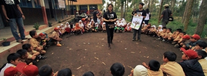 Mengajar Sambil Menjelajah Indonesia