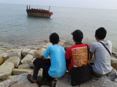Sebuah Kisah Dibalik Wisata Mercusuar Tanjung Kalian