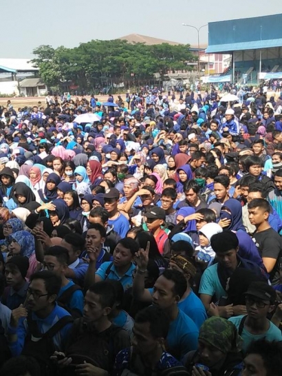 Gor Pajajaran dipenuhi Ribuan Orang Deklarasi Relawan Pon XIX