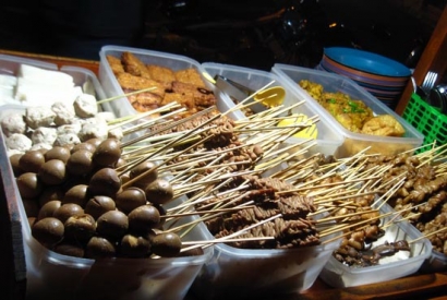 Menikmati Masakan Khas Jogja di Angkringan Malioboro, Malang