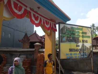 Komunitas Lingkar Peradaban Sumbang 1 Ekor Sapi untuk Warga Kampung Islam Jeruk Manis