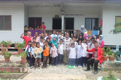 HUT RI Bersama Anak-anak Buruh Migran di Serawak
