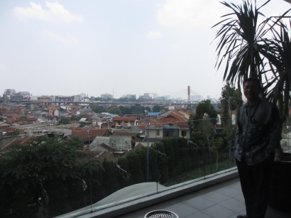 Kontras Cihampelas Bandung: Ciwalk "Mewah" dan Kawasan "Kumuh" Mahasiswa PLESIRAN