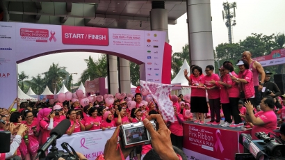 Kampanye Peduli Kanker Payudara, Jembatan Semanggi Berubah 'Lautan Pink'