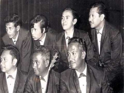 Bandung  1958 (9):  Dari  El Dolores,  Pelawak Us-Us, Band Saptawati dan Gemerlap Hiburan Balai Pertemuan Bumi Sangkuriang