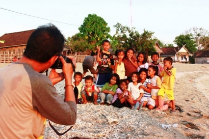 Memotret Wajah Anak Pulau di Indonesia