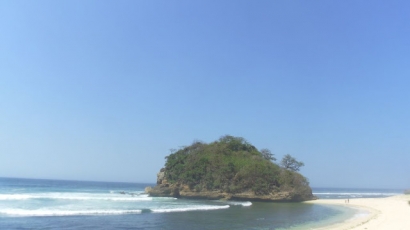 Eksotisme K Pantai Perawan Pulo Doro