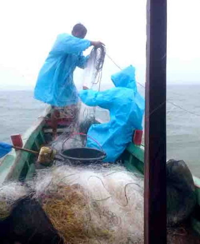 Perjuangan Nelayan Tradisional Banten Mencari Ikan