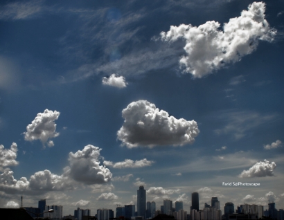 Berburu Awan di Langit Jakarta