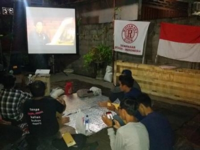 Komunitas Rotaract Club of Denpasar Bali Mengadakan Nobar Film Horor di Mebo Café
