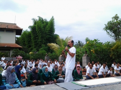 Kunjungan Mahasiswa BKI UIN Sunan Kalijaga ke Ambarashram Pusat Terapi Tertawa di Bali