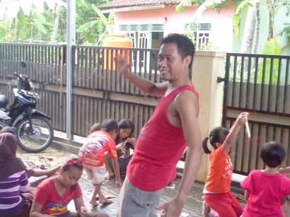 Mimpi Pak Guru: Ingin Membangun Indonesia dari Kampung Sendiri