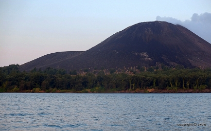 Anak Gunung Krakatau - Keindahan Memukau dari Gunung Berbatu