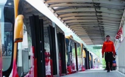 Menepis Sedikit Lagi Kecemasan Naik Bus Transjakarta