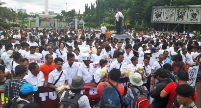 Demo Peternak Rakyat Tuntut Pencabutan UU No. 18/2009