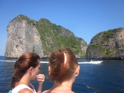 Honeymoon Keliling Asean ala Backpacker (4): Pesona Pulau Phi-phi nan Menawan