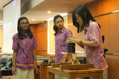 UPH Tumbuhkan Minat Pelajar SMA Pada Teknik Sipil Melalui Kompetisi "Spaghetti Bridge"