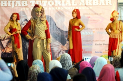 Bisnis dan  Hijab :  “Wirausaha Muslimah  Santri” di  Kota Bandung 2010-an Menemukan Identitas (Suatu Catatan Awal)