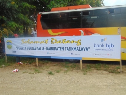 Warga Antusias pada Gelar Pentas PAI Lingkup SDN se-Kabupaten Tasikmalaya  di Pantai Sindangkerta