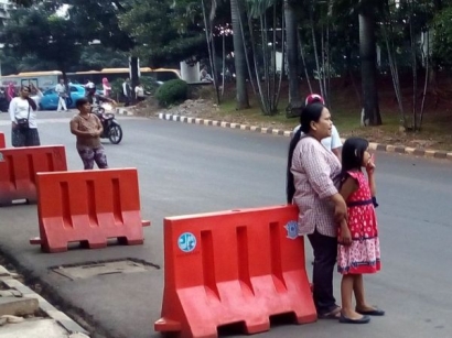 3 In 1, Potret Kemiskinan dalam Bingkai Kemewahan Jakarta