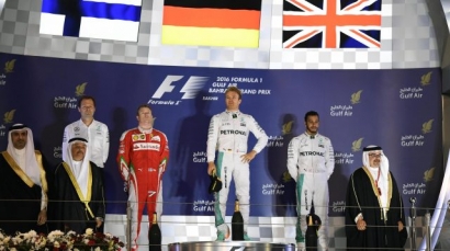 GP Bahrain, Rosberg Mercedes Juara, Rio Berhasil Finish
