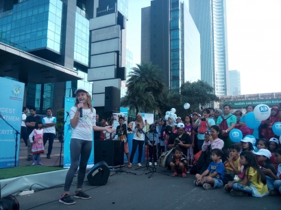 Capri Everitt Menyanyikan Indonesia Raya di Car Free Day Jakarta