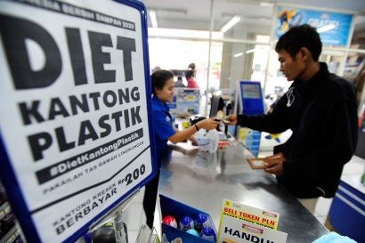 Kantong Plastik Berbayar: Ya Kali Cuma 200 Perak