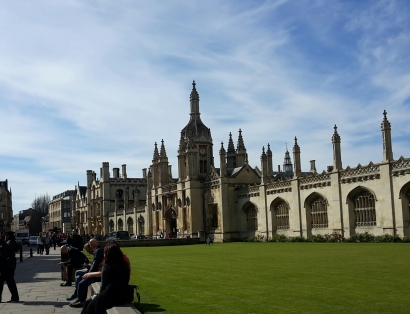Belasan Ribu Pound Sterling untuk Kuliah di Cambridge