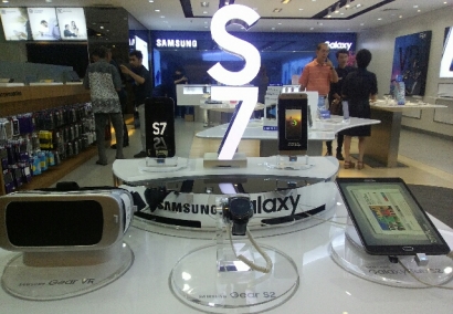 Saatnya Tunjukkan Keistimewaan dengan Samsung Galaxy S7 edge | S7