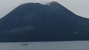 Ke Gunung Krakatau Bersama Thamrin Sonata dan Isson Khairul