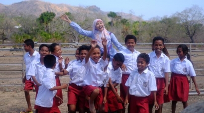 [REVIEW FILM] Kisah Menyentuh Tentang Bu Guru Muslimah di Tanah Timor