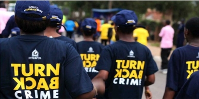 Tidak Ada Larangan Bagi Warga Sipil Memakai Kaos Turn Back Crime