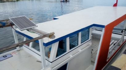 Naik Perahu Wisata di Karimunjawa Bisa Charge HP dari Solar Cell