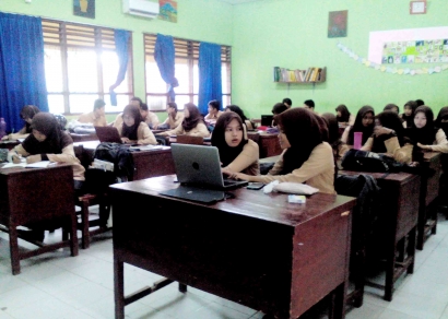 Konsep Pendidikan Berbasis TIK sebagai Gerakan Semesta untuk Indonesia Lebih Baik