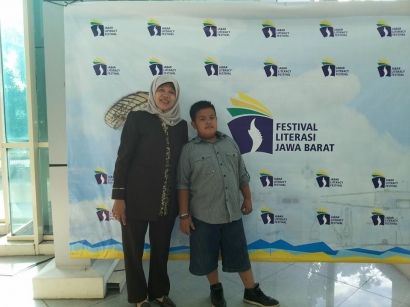 Dewi Pujiati, Pejuang Literasi dari Cirebon