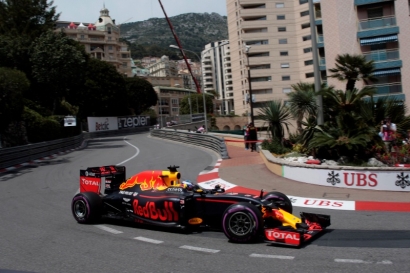 Bendera Merah Dua Kali Berkibar, Sejarah Baru untuk Ricciardo di GP Monako