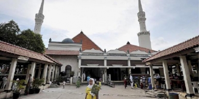 Melarang Ahok Ke Masjid, Pernyataan Syaiton Berwujud Manusia