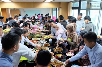 Nikmatnya "Gotong Royong" Makanan Sebelum Ramadhan