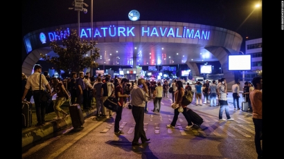 Serangan Bom di Bandara Ataturk: Instabilitas Turki Akibat Politik Bumi Hangus Erdogan
