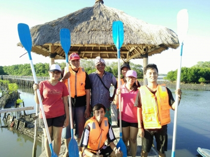Relawan EH Denpasar Bersih-bersih Hutan Mangrove